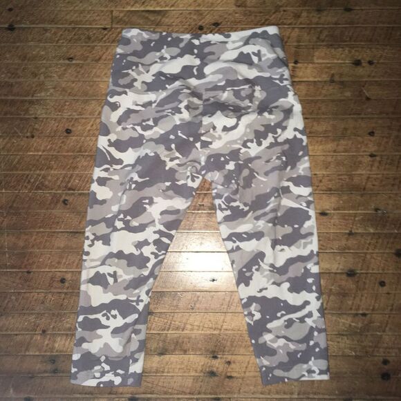 Lysse camo cropped maternity shapewear  M leggings - Picture 3 of 3